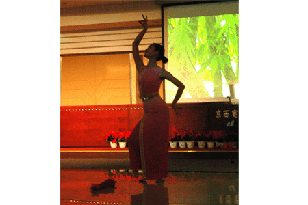 戰(zhàn)地文工團(tuán)前往濟(jì)南慰問(wèn)演出獲得圓滿成功