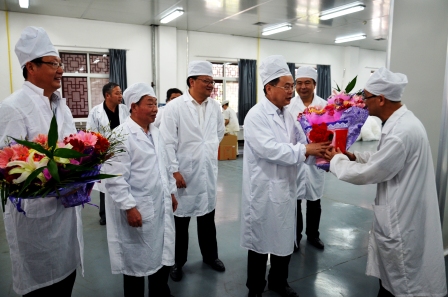 樟樹市領(lǐng)導(dǎo)五一節(jié)前夕走訪慰問仁和 (1).jpg